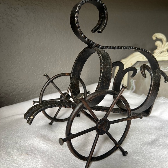 Vintage iron handmade wine bottle holder! Cannon style - Picture 5 of 12